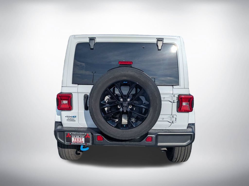 Used 2023 Jeep Wrangler Unlimited Sahara AWD/4WD image 4
