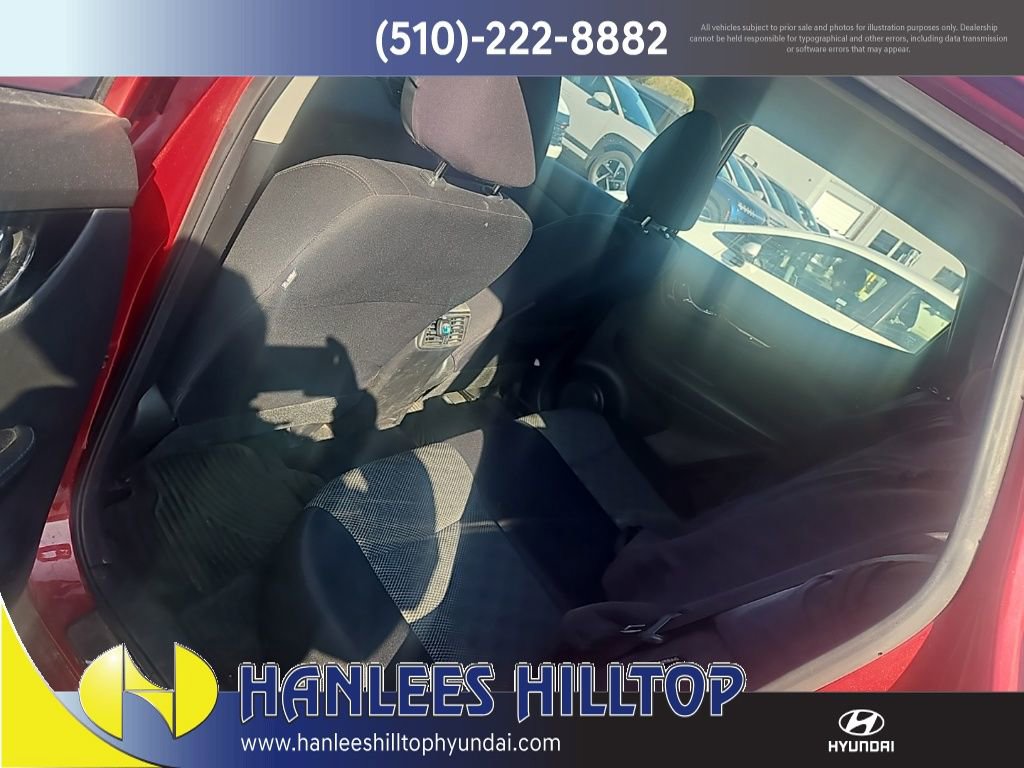 Used 2022 Nissan Rogue Sport SV image 3