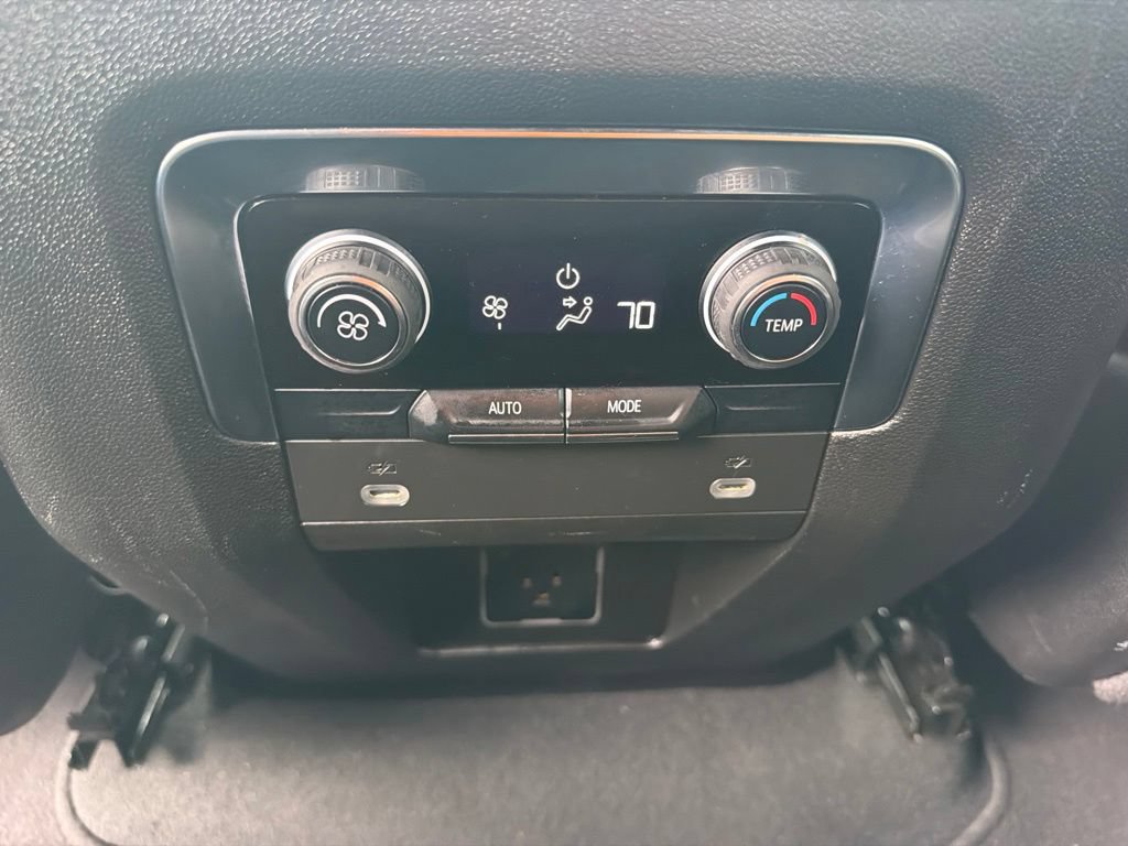 Used 2024 Chevrolet Suburban LT AWD/4WD image 18