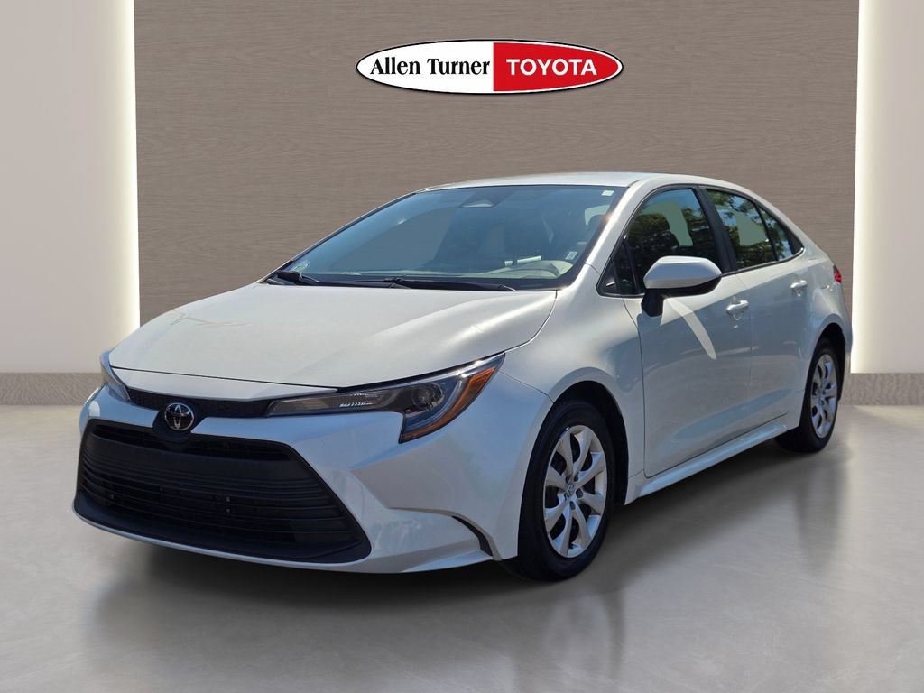 Used 2025 Toyota Corolla LE FWD image 3