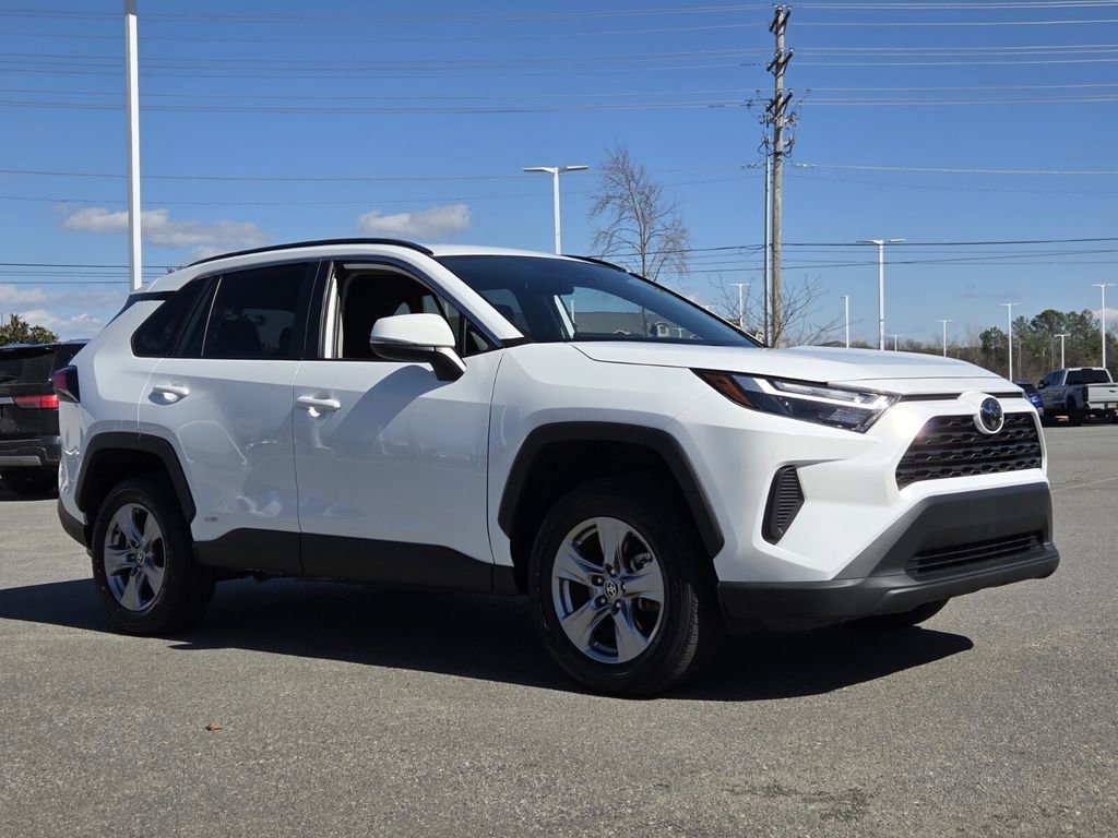 Used 2025 Toyota RAV4 XLE image 4