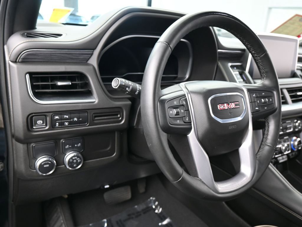 Used 2024 GMC Yukon SLT w/ SLT Luxury Package image 16