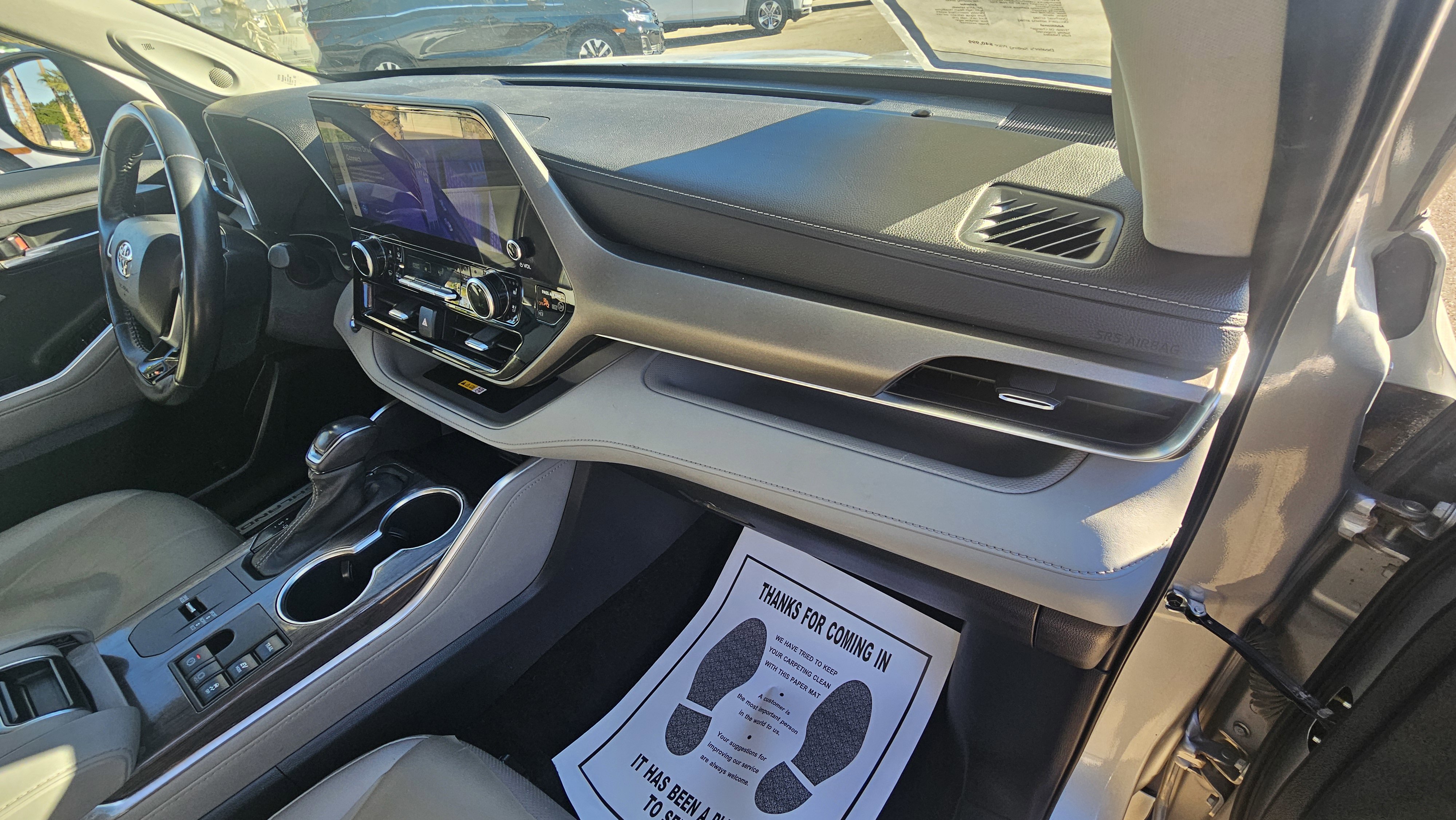 Used 2023 Toyota Highlander Limited image 29