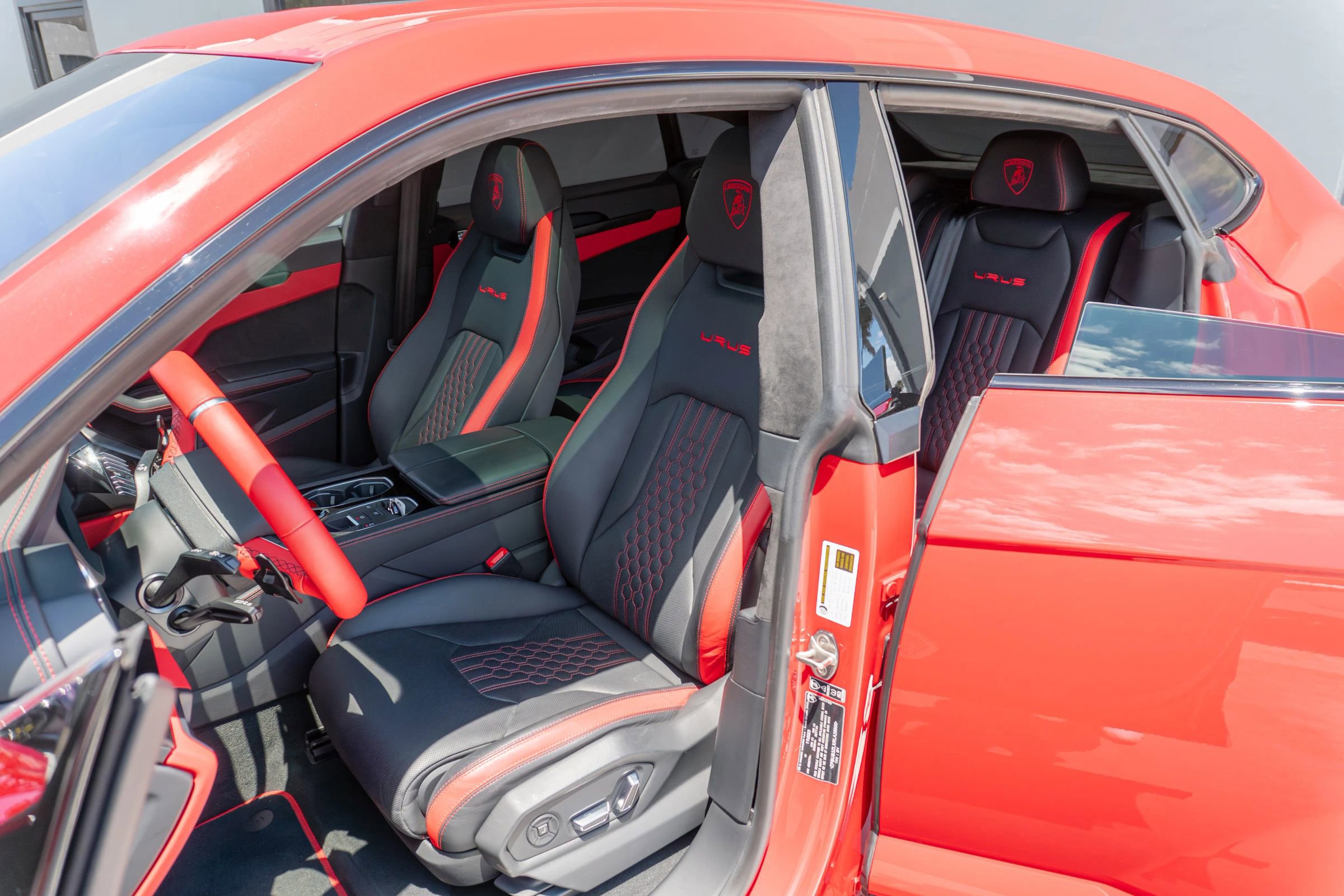 Used 2024 Lamborghini Urus S AWD/4WD image 11