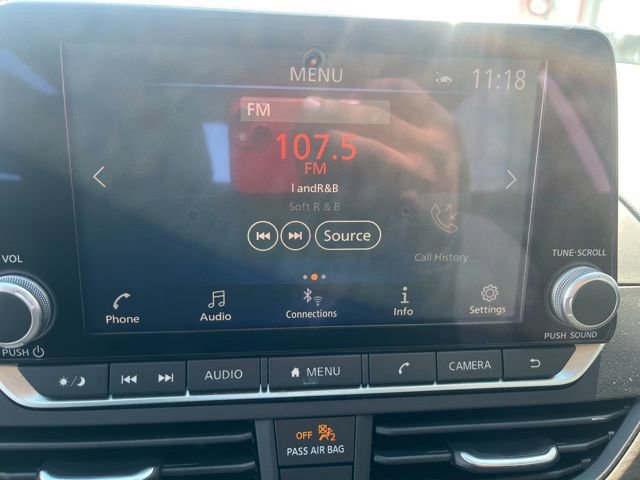Used 2025 Nissan Altima 2.5 SV FWD image 14