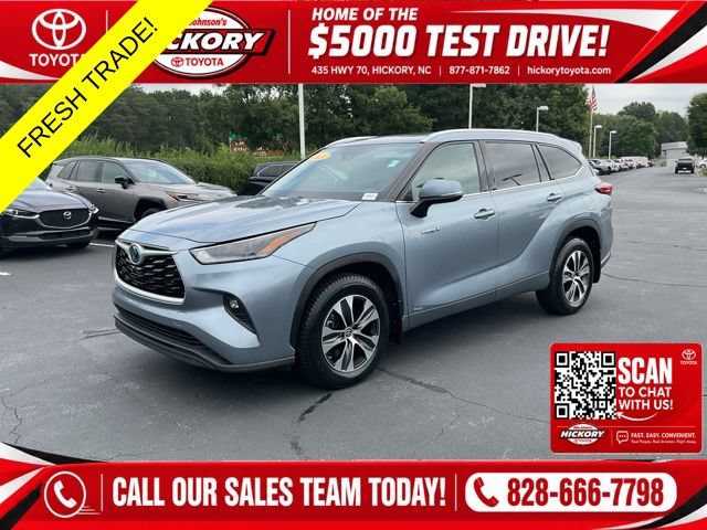 Used 2021 Toyota Highlander XLE AWD/4WD image 1