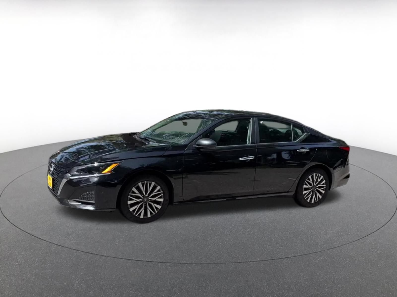 Used 2025 Nissan Altima 2.5 SV FWD image 7