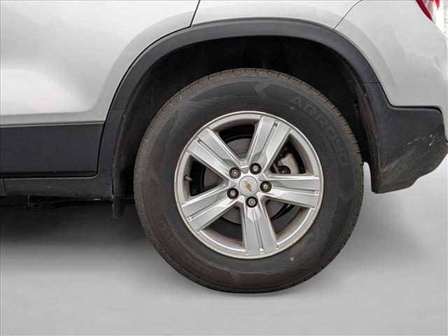 Used 2020 Chevrolet Trax LT w/ LT Convenience Package image 14