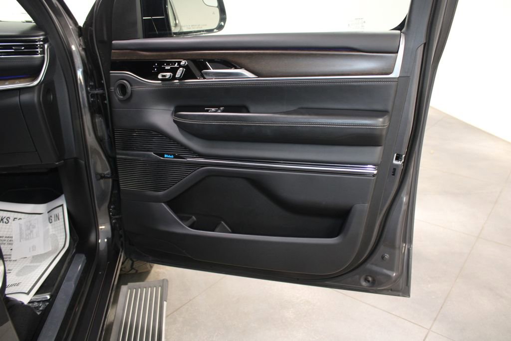 Used 2023 Jeep Grand Wagoneer L Series II image 31