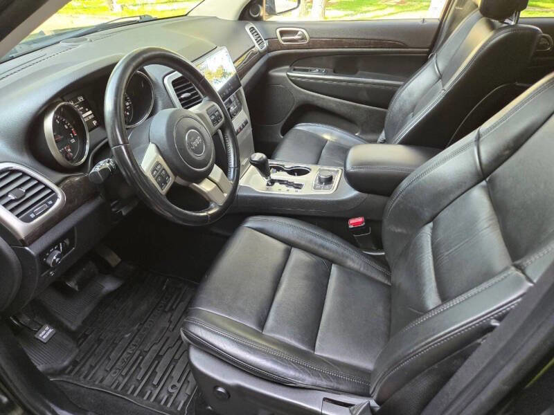 Used 2012 Jeep Grand Cherokee Laredo AWD/4WD image 1