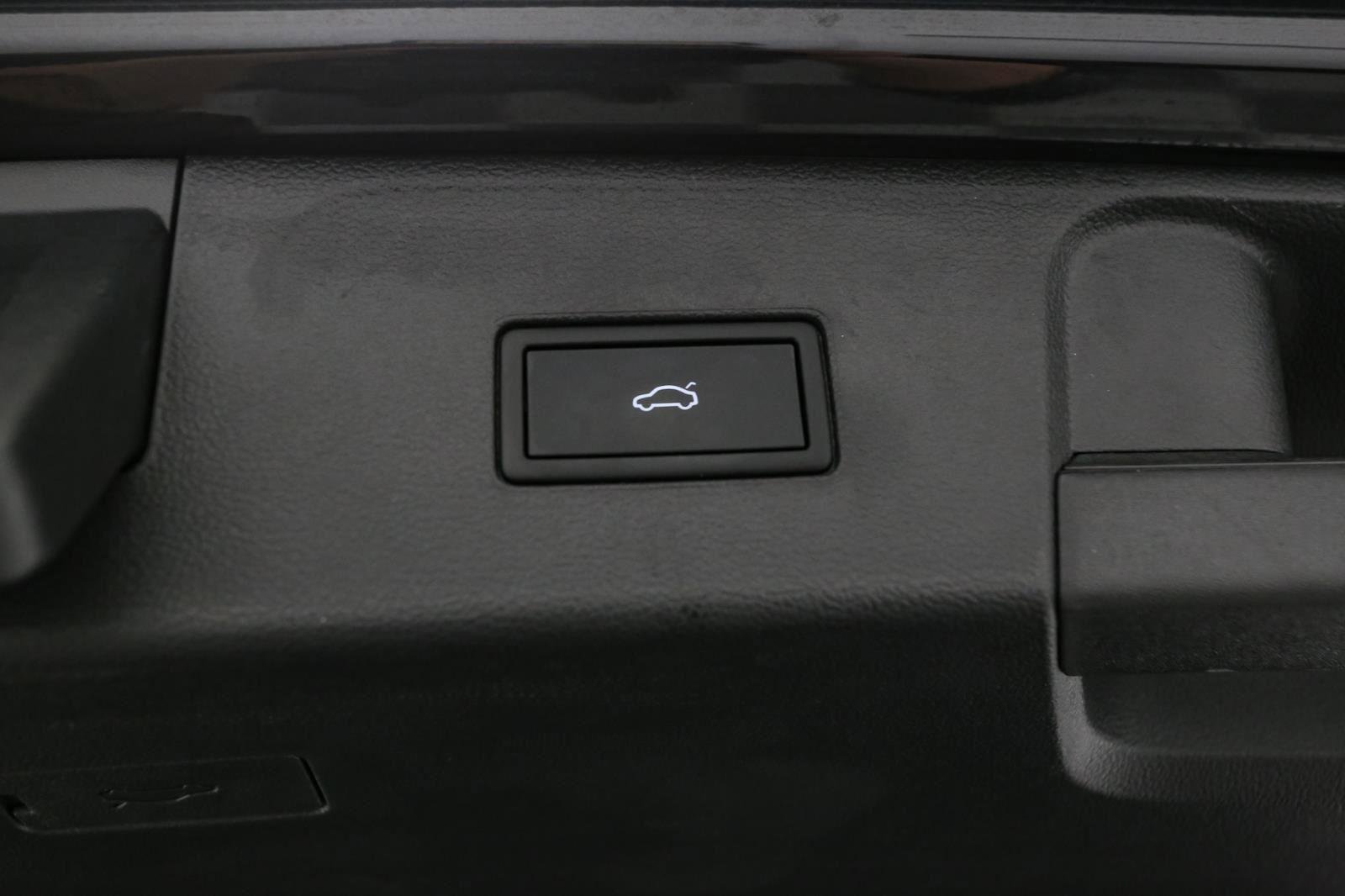 Certified 2025 Volkswagen Atlas SEL image 16