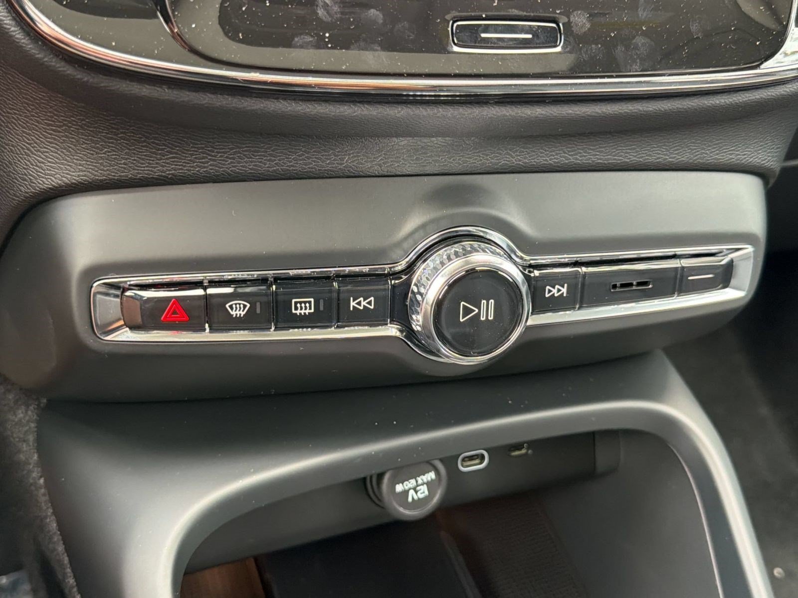 New 2026 Volvo XC40 B5 Plus w/ Protection Package Premier AWD/4WD image 18