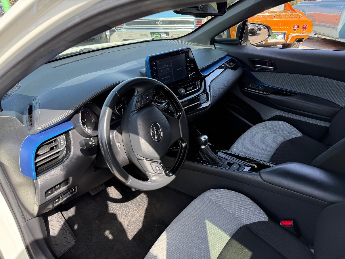 Used 2019 Toyota C-HR XLE FWD image 10