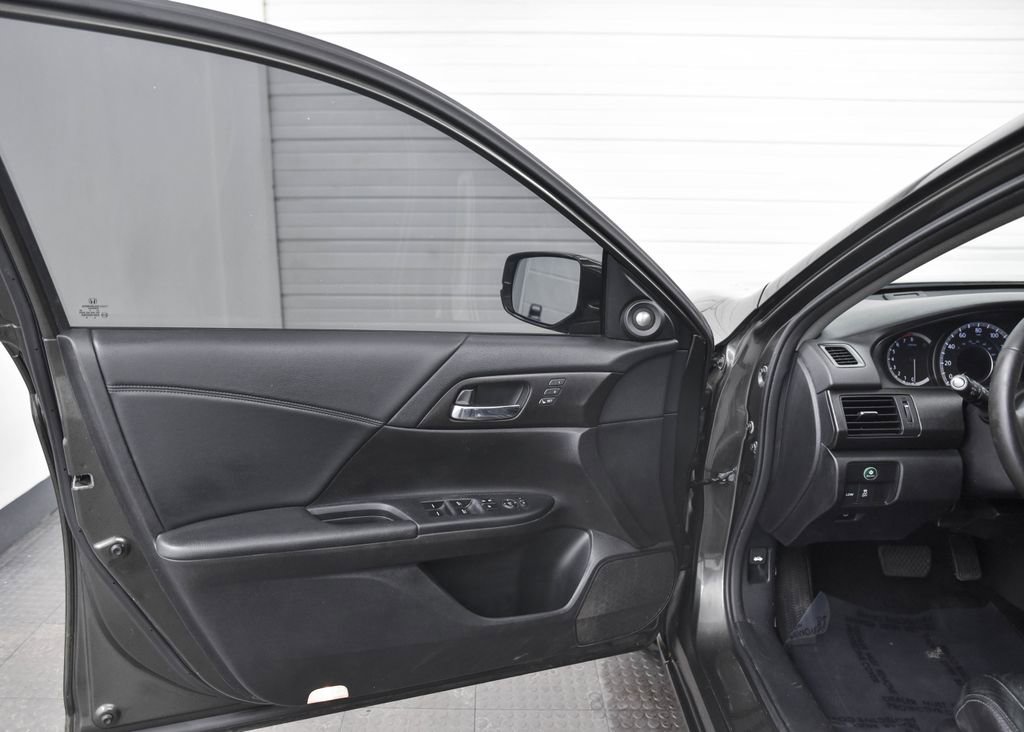 Used 2015 Honda Accord EX-L image 11