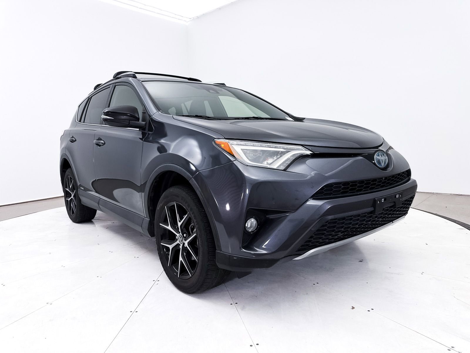 Used 2018 Toyota RAV4 SE AWD/4WD image 9