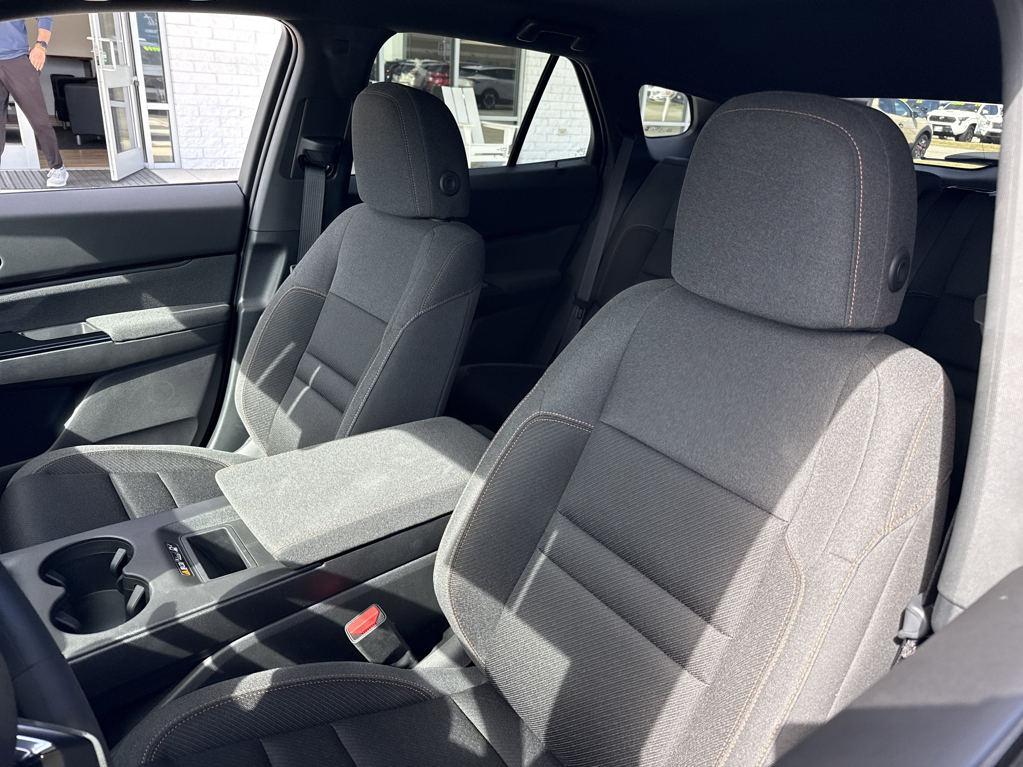 Used 2024 Honda Prologue EX image 6