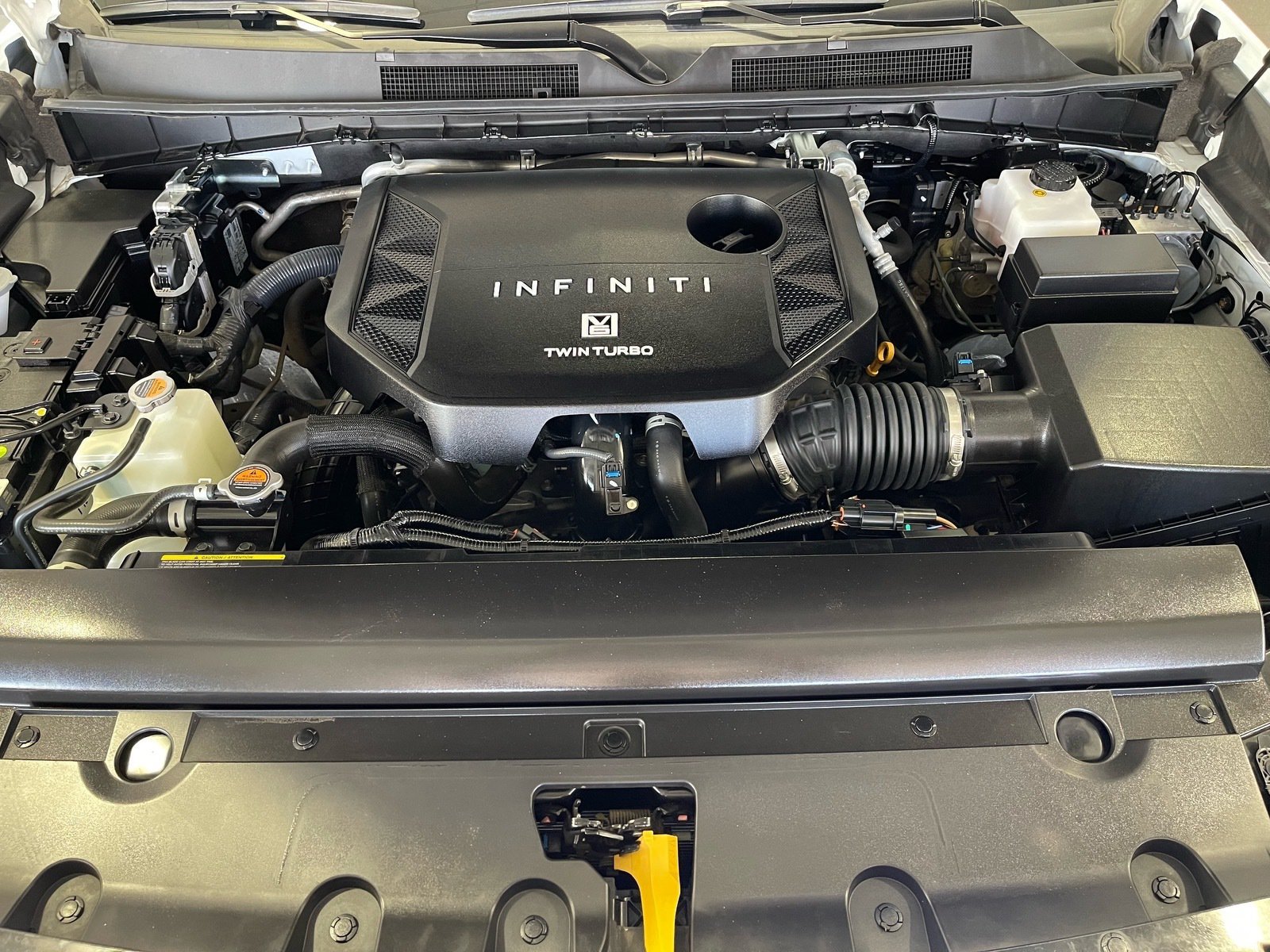 Used 2025 INFINITI QX80 Sensory AWD/4WD image 19