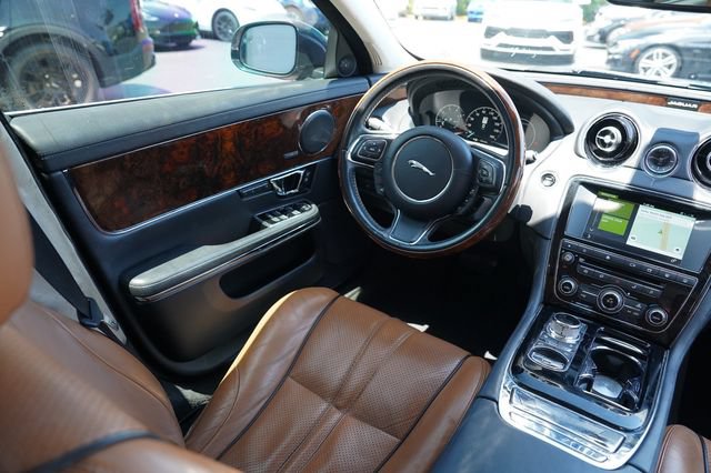 Used 2016 Jaguar XJ R-Sport RWD image 23
