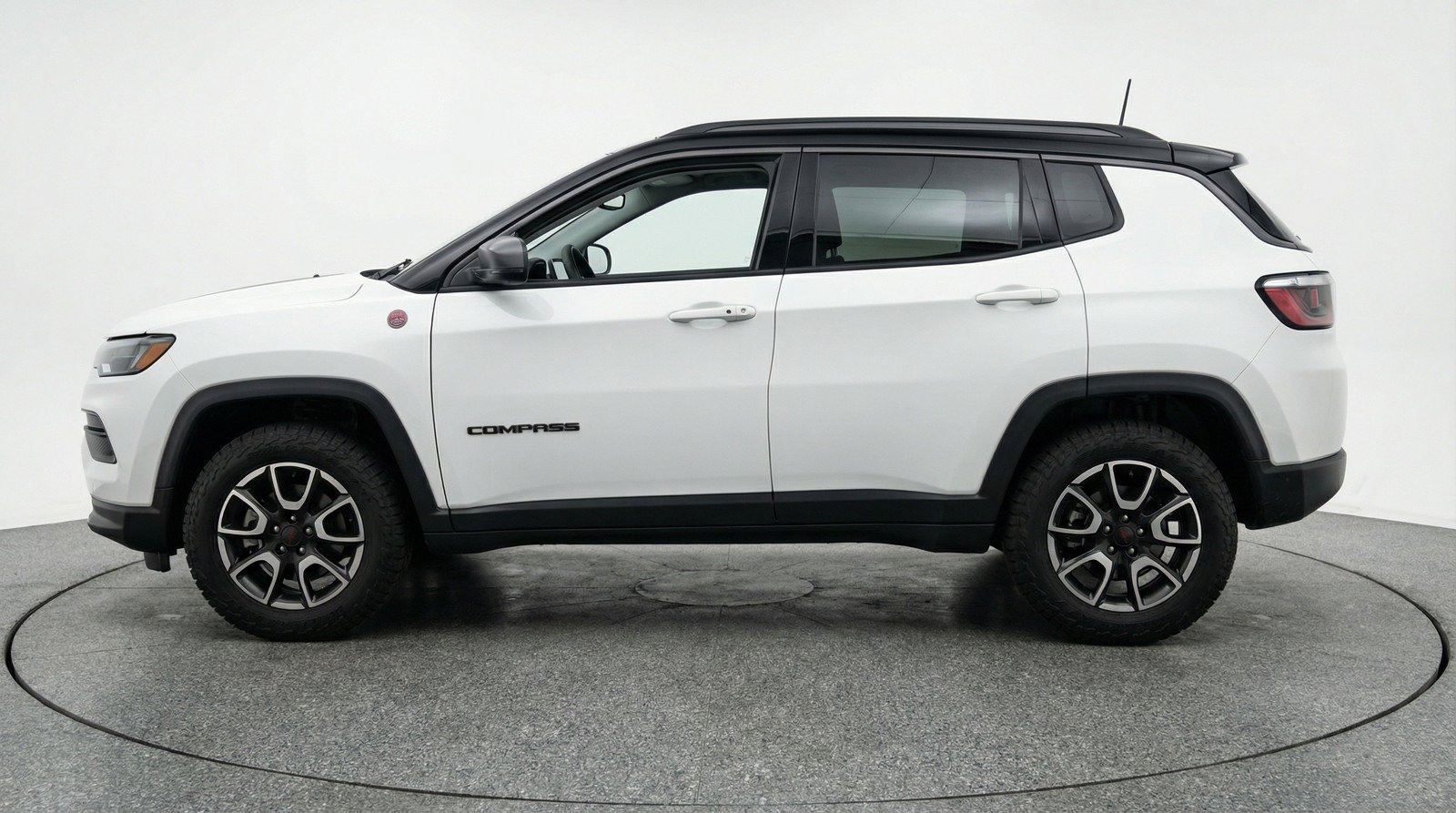 Used 2025 Jeep Compass Trailhawk AWD/4WD image 5