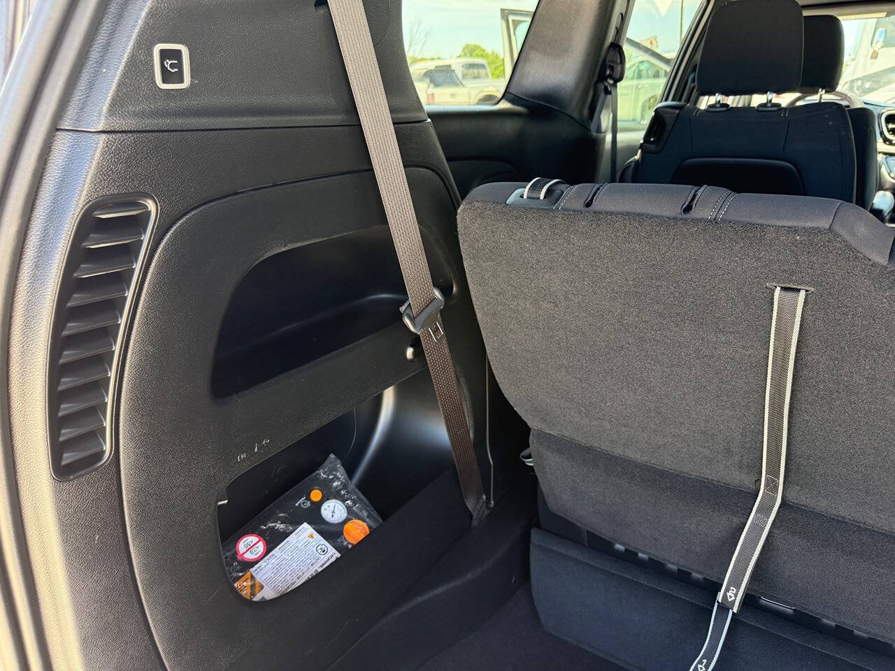 Used 2024 Chrysler Pacifica Touring FWD image 27