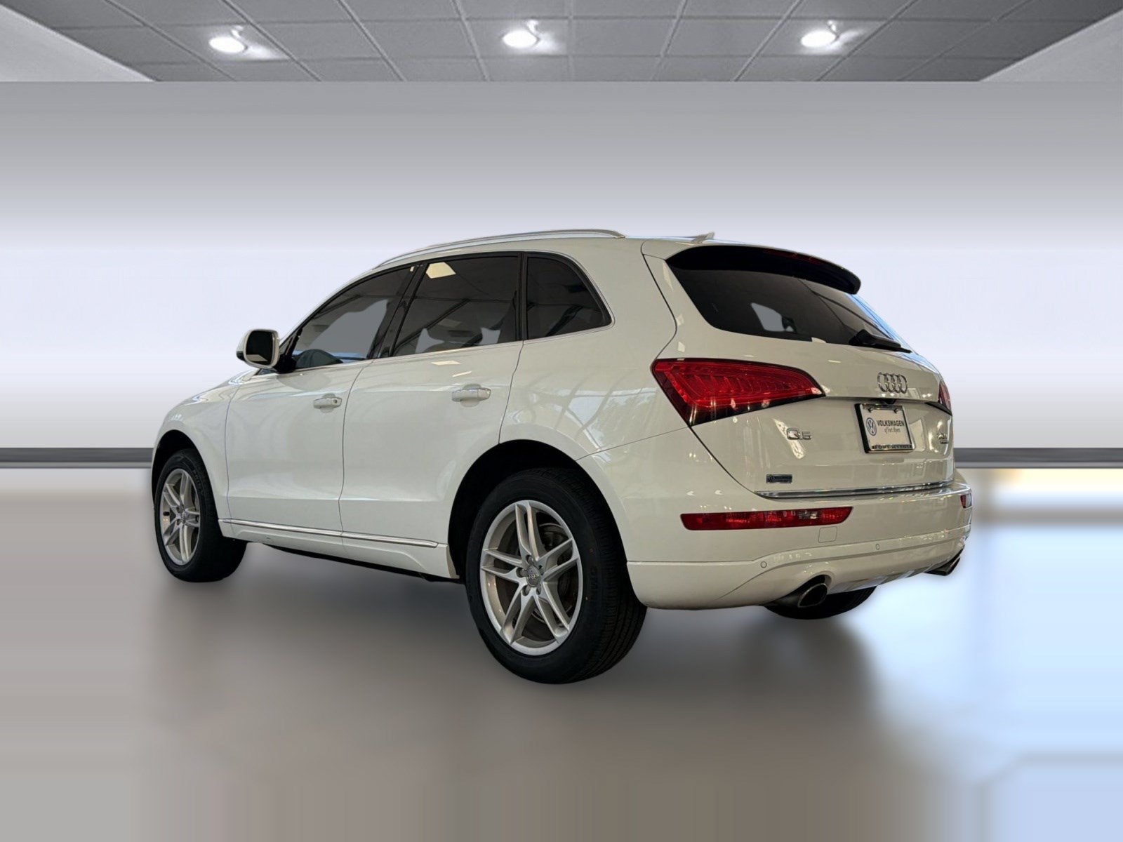 Used 2017 Audi Q5 2.0T Premium Plus w/ Technology Package AWD/4WD image 3