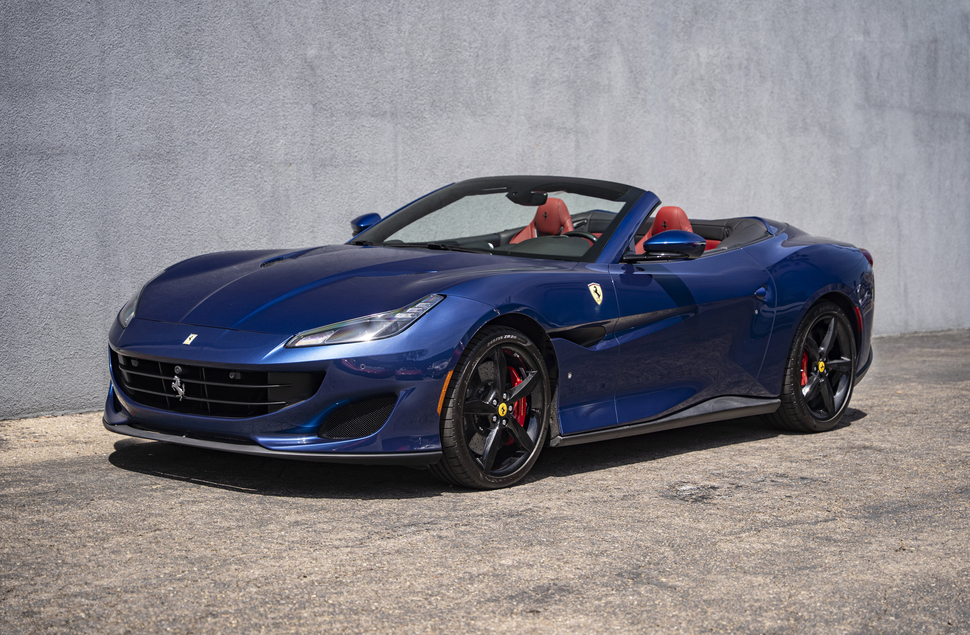 Used 2019 Ferrari Portofino RWD image 1