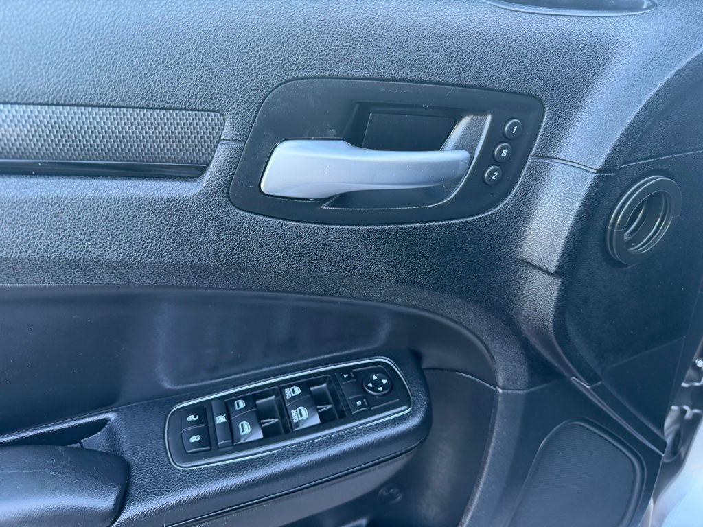 Used 2014 Chrysler 300 S w/ Luxury Group image 30