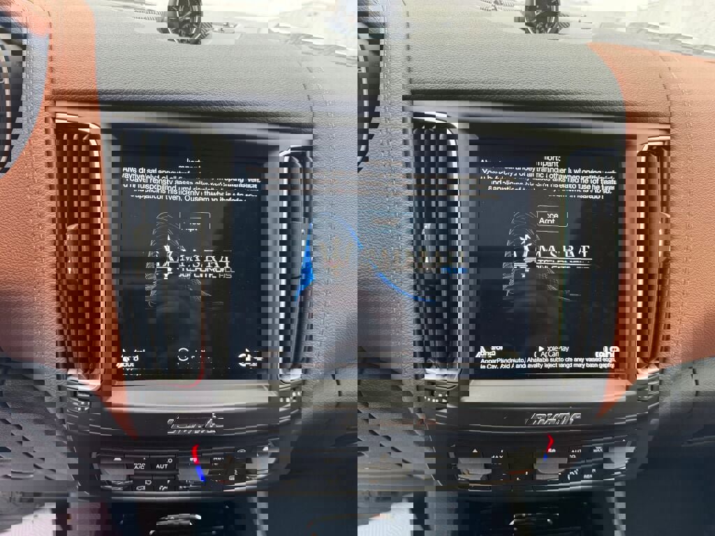 Used 2019 Maserati Levante image 11