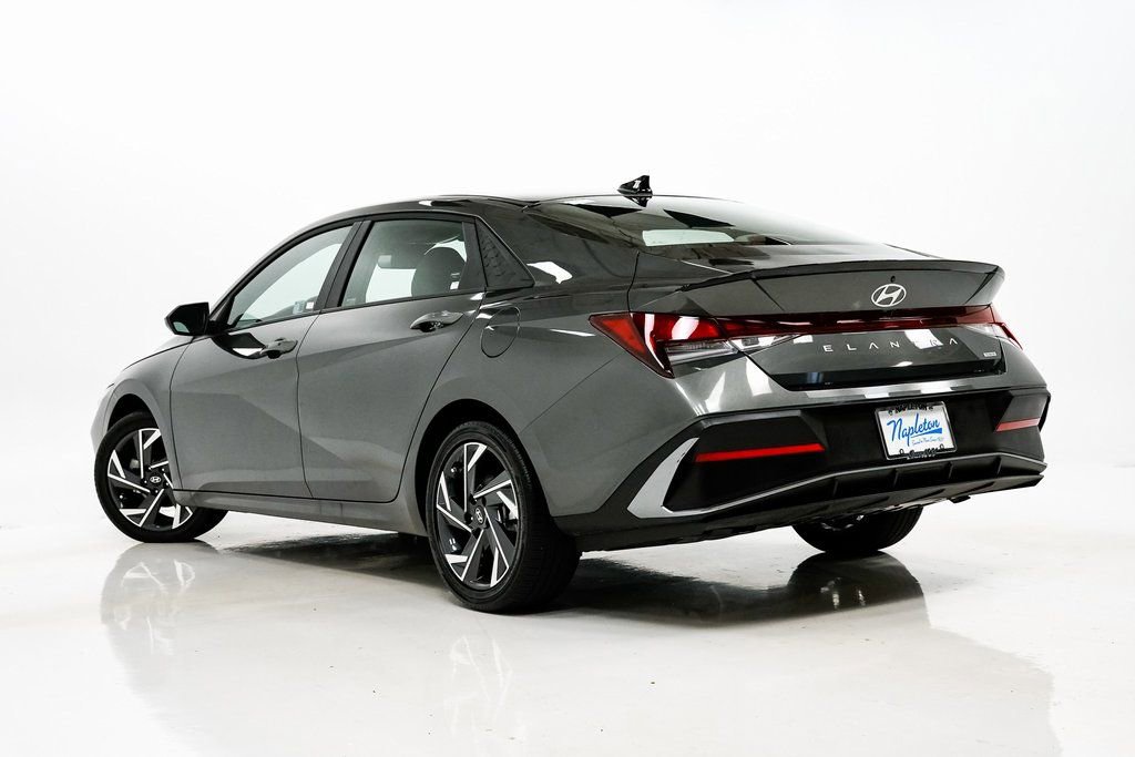 Used 2025 Hyundai Elantra SEL image 27
