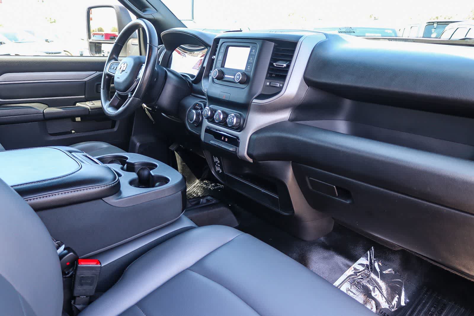 Used 2024 RAM 2500 Tradesman w/ Chrome Appearance Group AWD/4WD image 15
