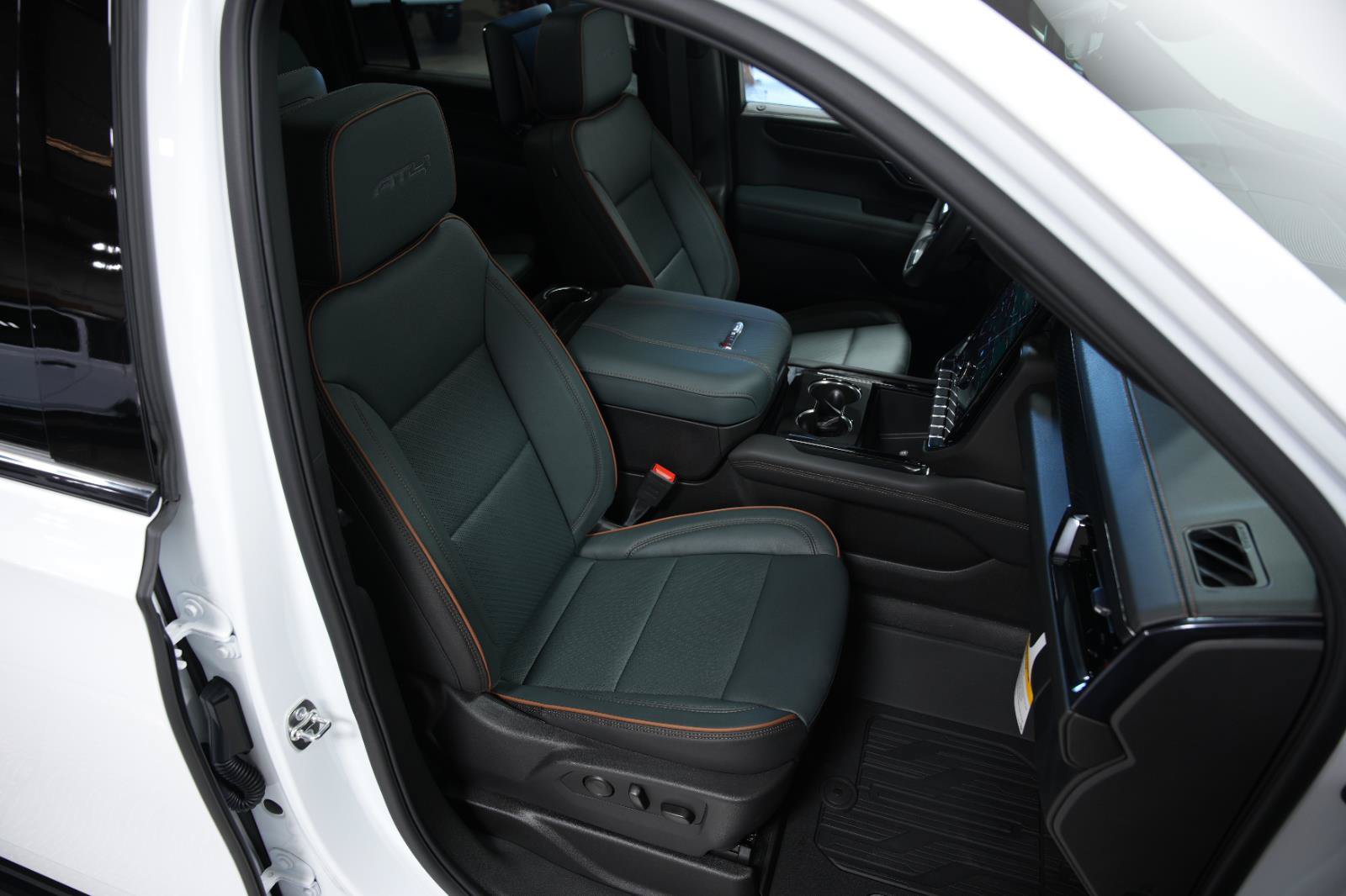New 2026 GMC Yukon XL AT4 w/ AT4 Premium Plus Package AWD/4WD image 11