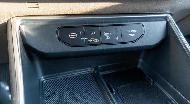 Used 2025 Kia Carnival EX image 39