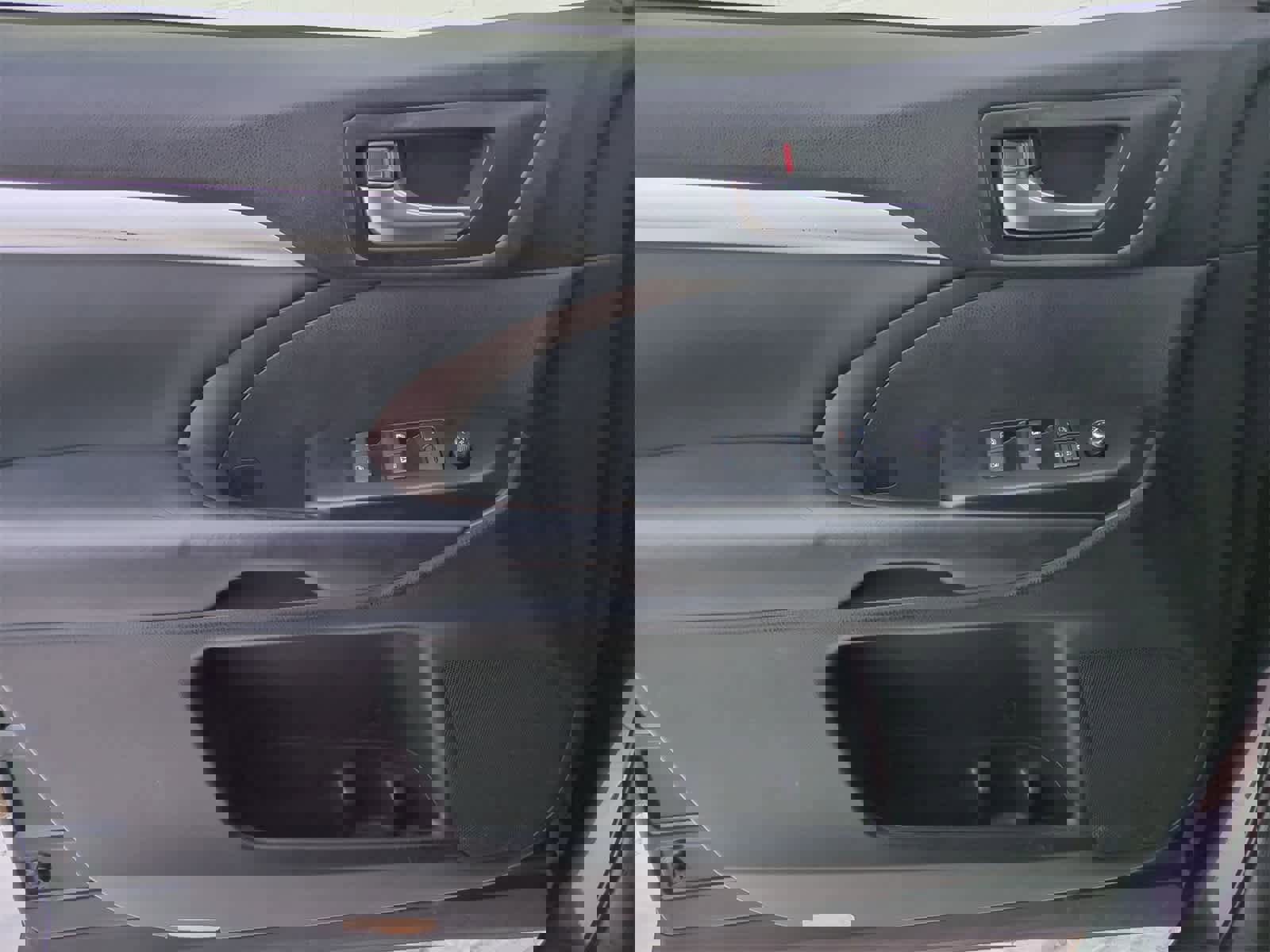 Used 2019 Toyota Highlander XLE image 30