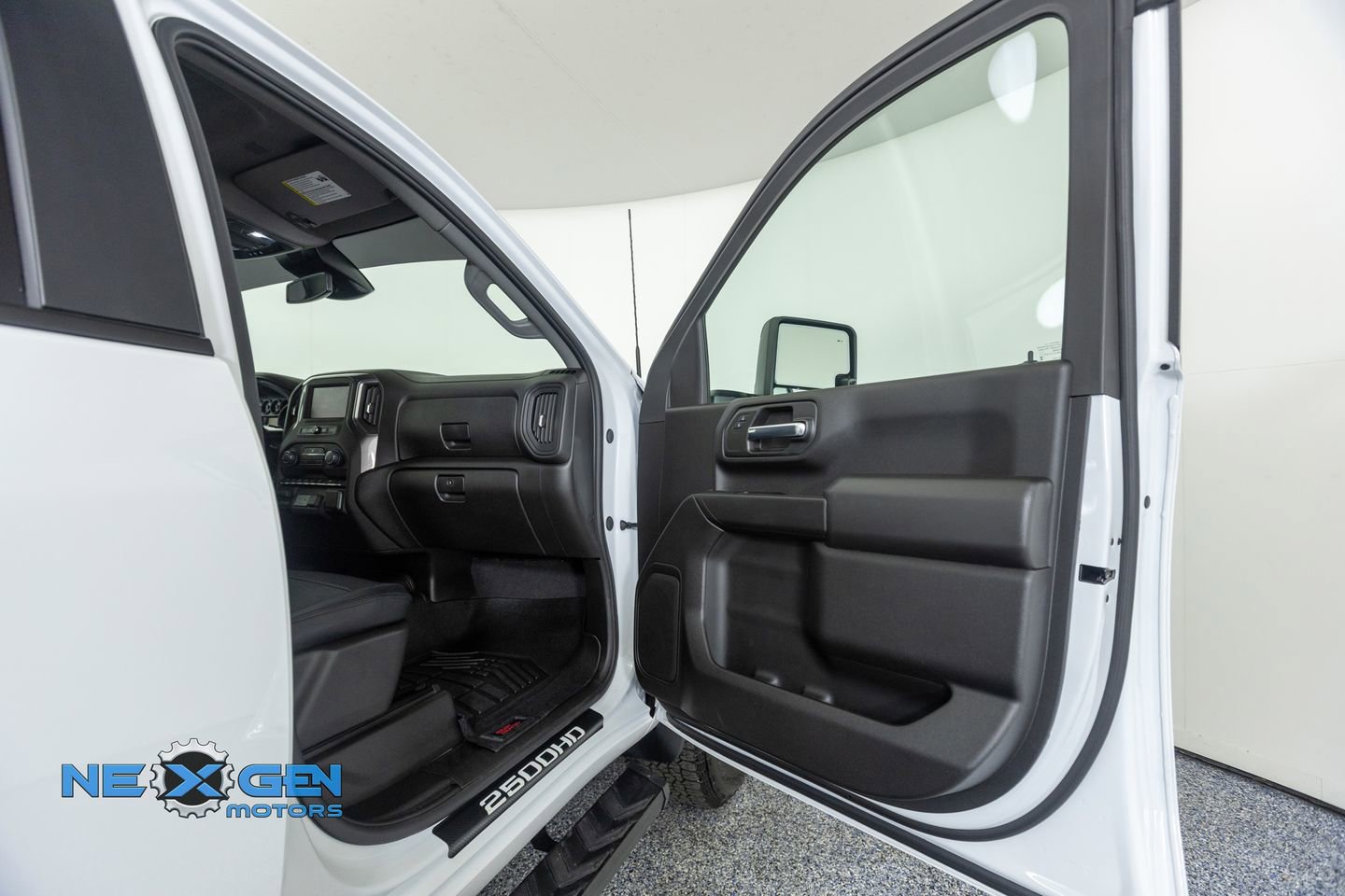 Used 2025 Chevrolet Silverado 2500 Custom w/ Custom Value Package AWD/4WD image 39