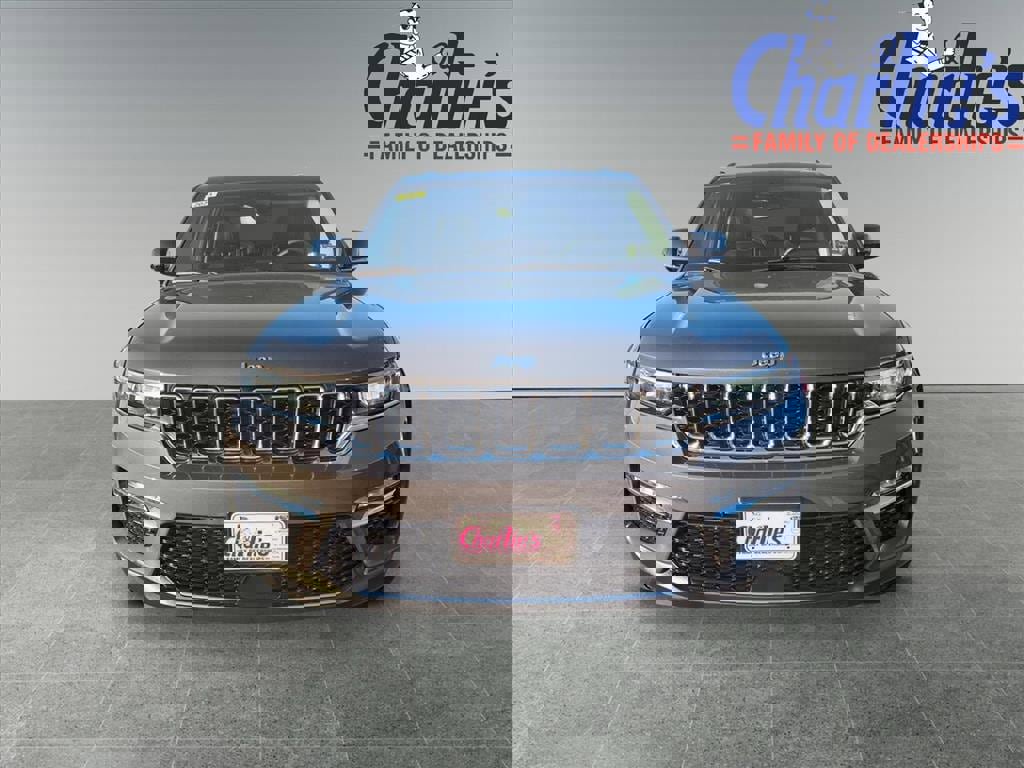 Used 2023 Jeep Grand Cherokee 4WD 4xe image 2