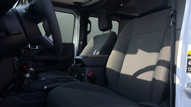 Used 2025 Jeep Wrangler Sahara image 17
