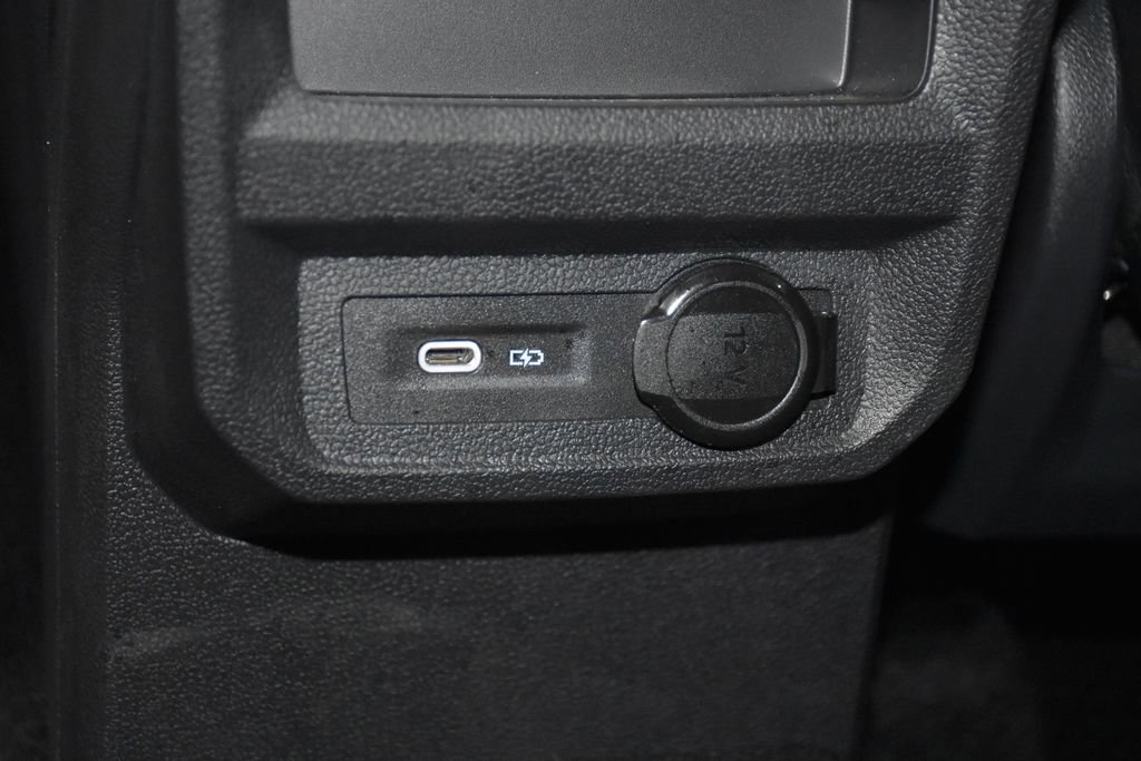 Used 2024 Volkswagen Tiguan SE R-Line image 30