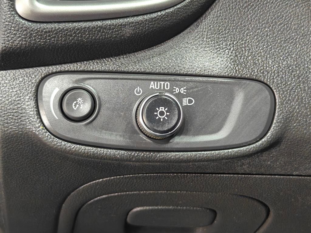 Used 2021 Chevrolet Trax LT image 36