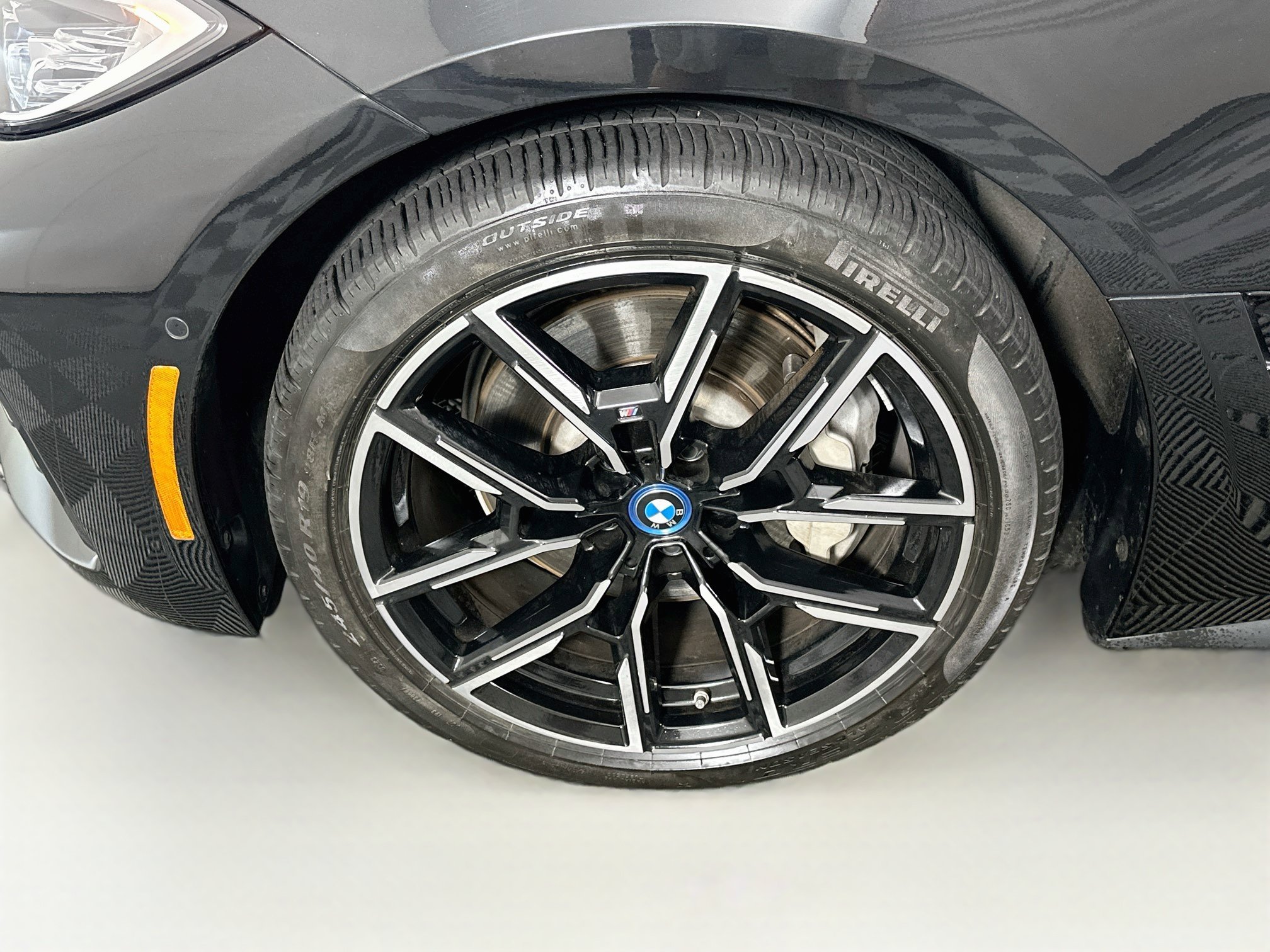 Used 2023 BMW i4 eDrive40 w/ M Sport Package RWD image 11