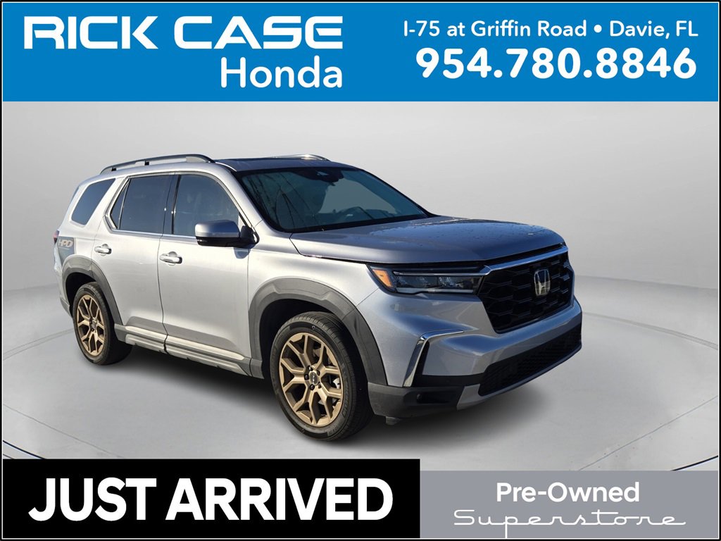 Used 2023 Honda Pilot Touring image 1