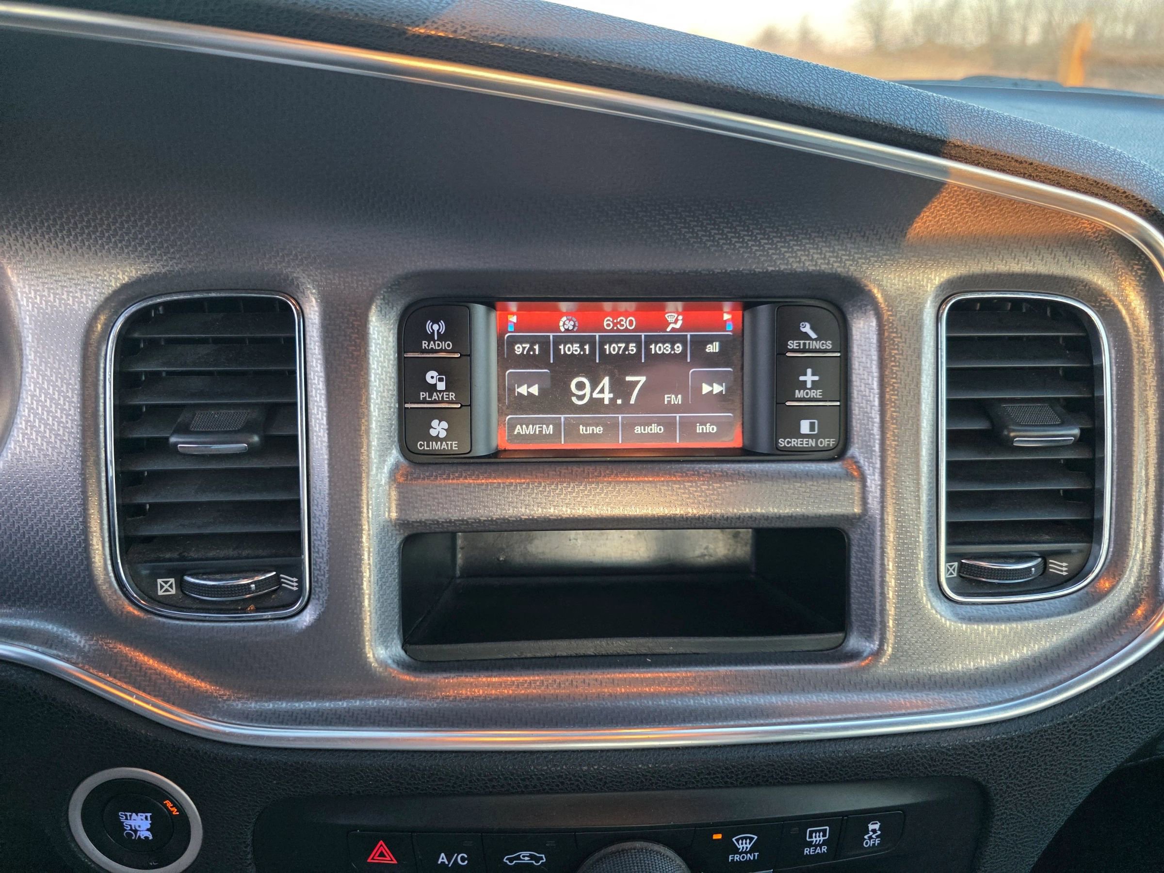 Used 2014 Dodge Charger SE w/ Sport Appearance Group image 12