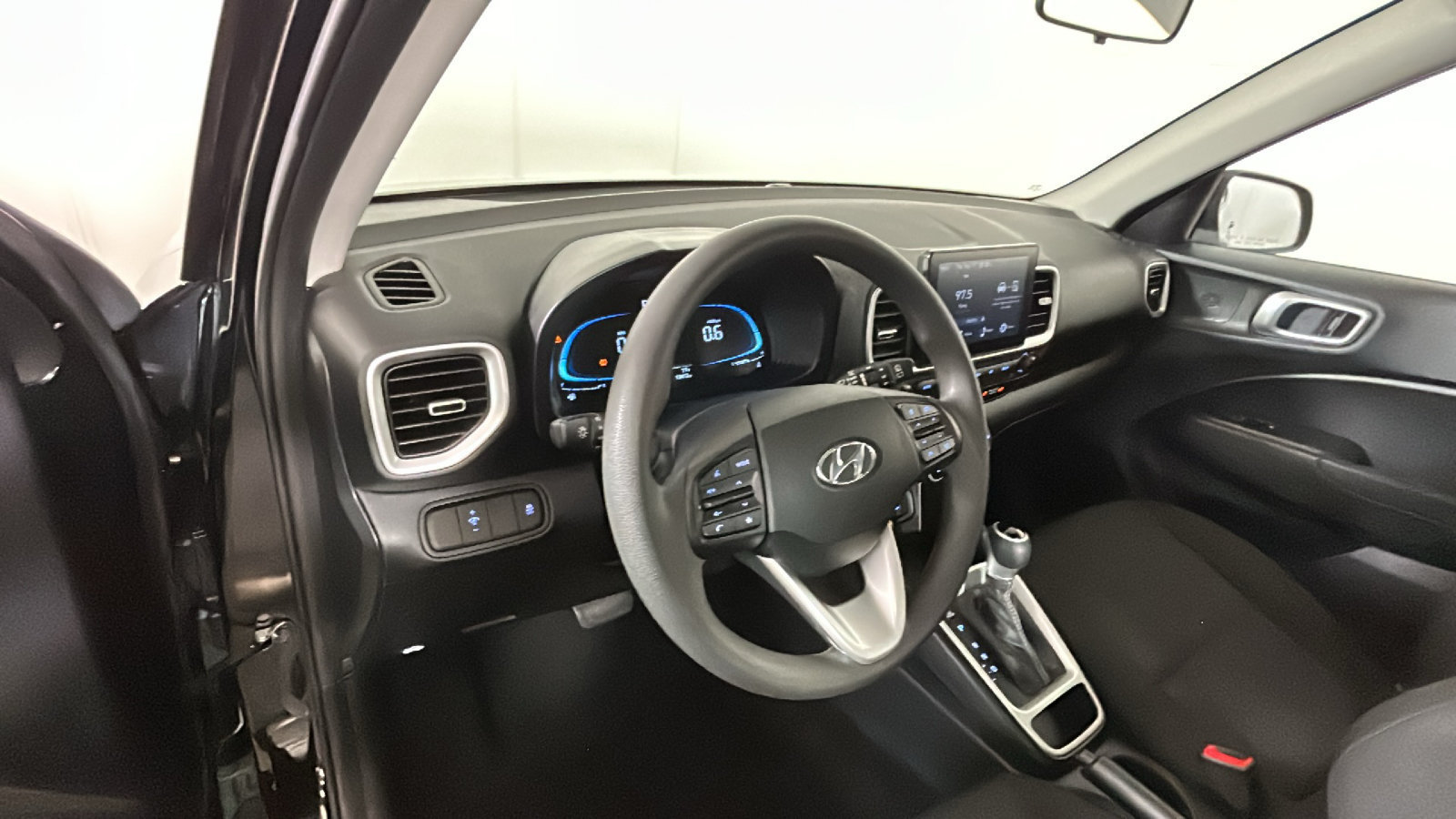 Used 2026 Hyundai Venue SE FWD image 17