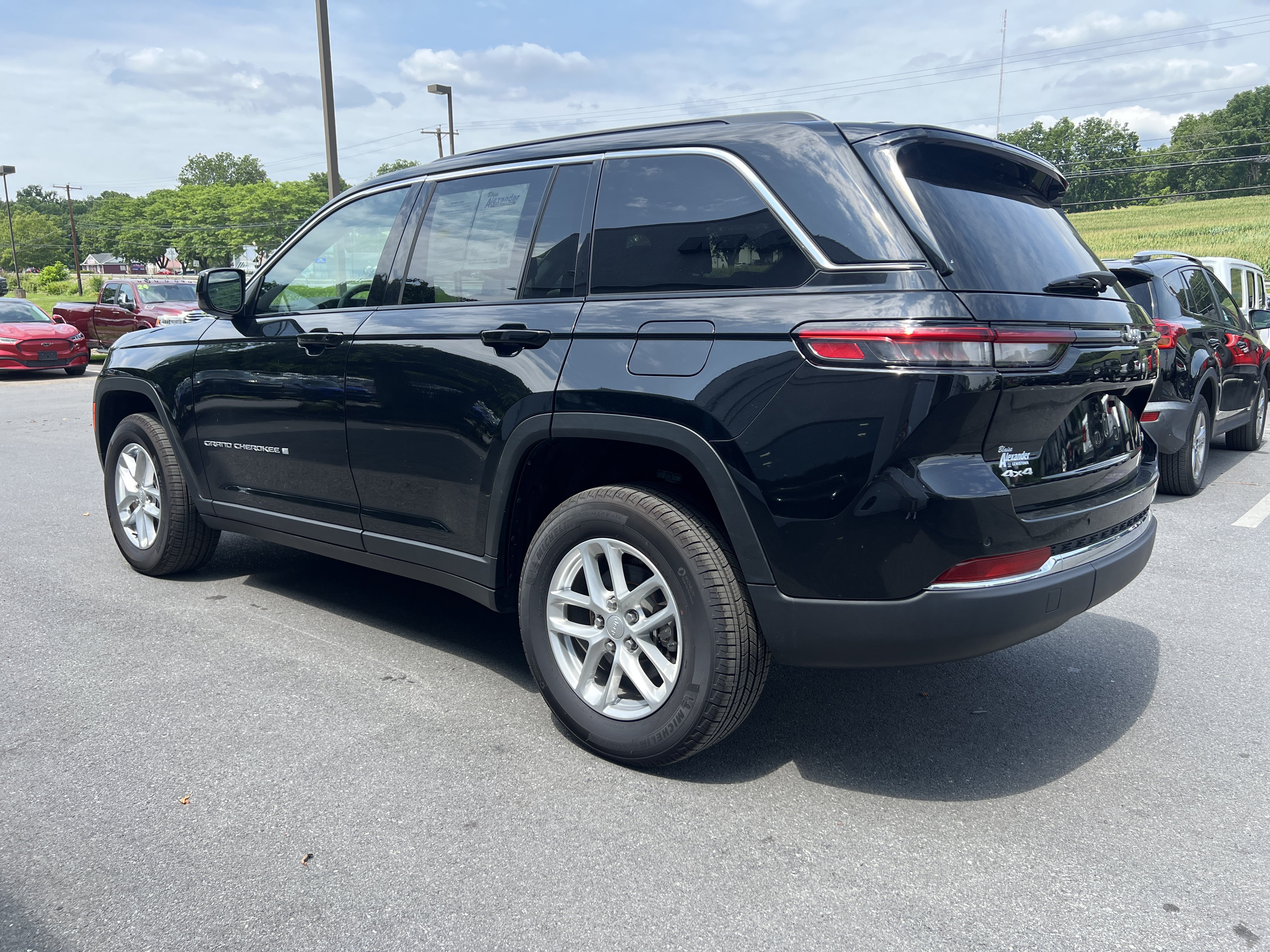 Certified 2025 Jeep Grand Cherokee Laredo X w/ Luxury Tech Group I AWD/4WD image 6