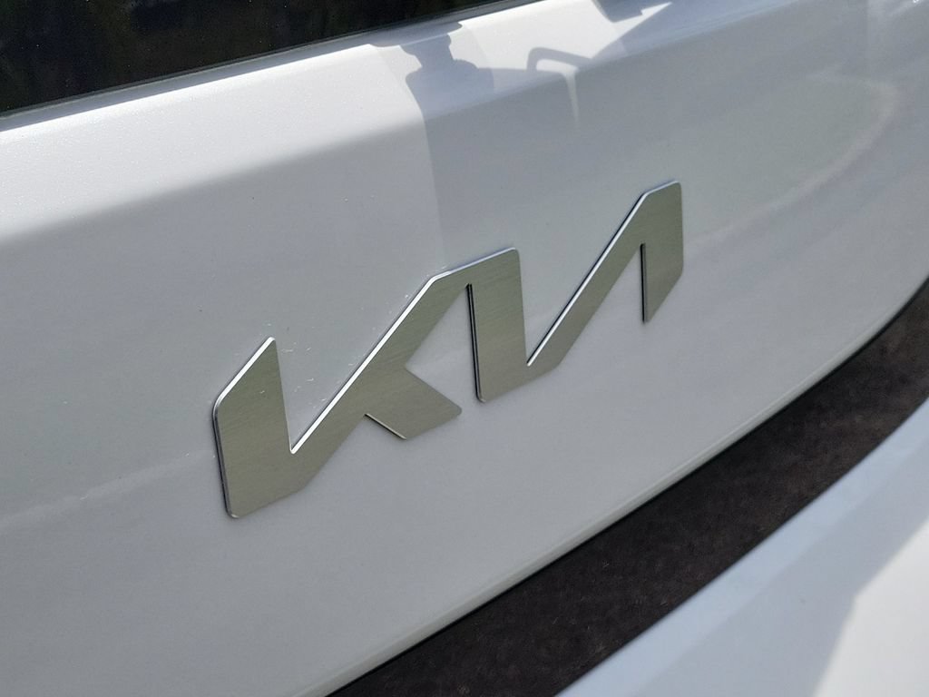 Used 2025 Kia Soul LX w/ LX Technology Package FWD image 6