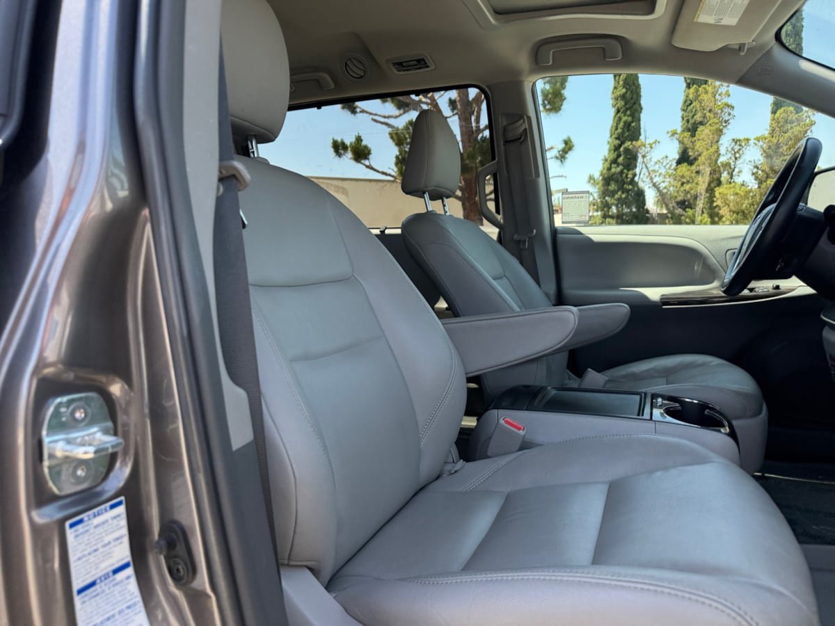 Used 2018 Toyota Sienna XLE w/ XLE Navigation Package AWD/4WD image 20