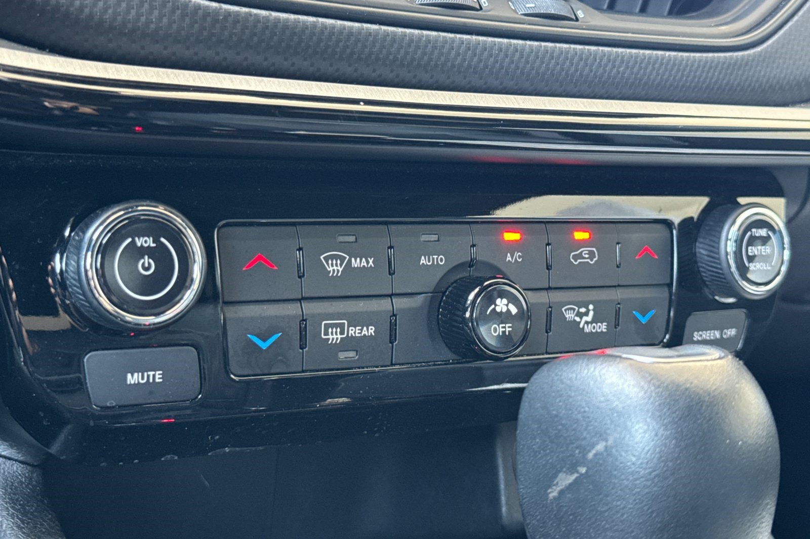 Used 2025 Jeep Compass Trailhawk AWD/4WD image 19