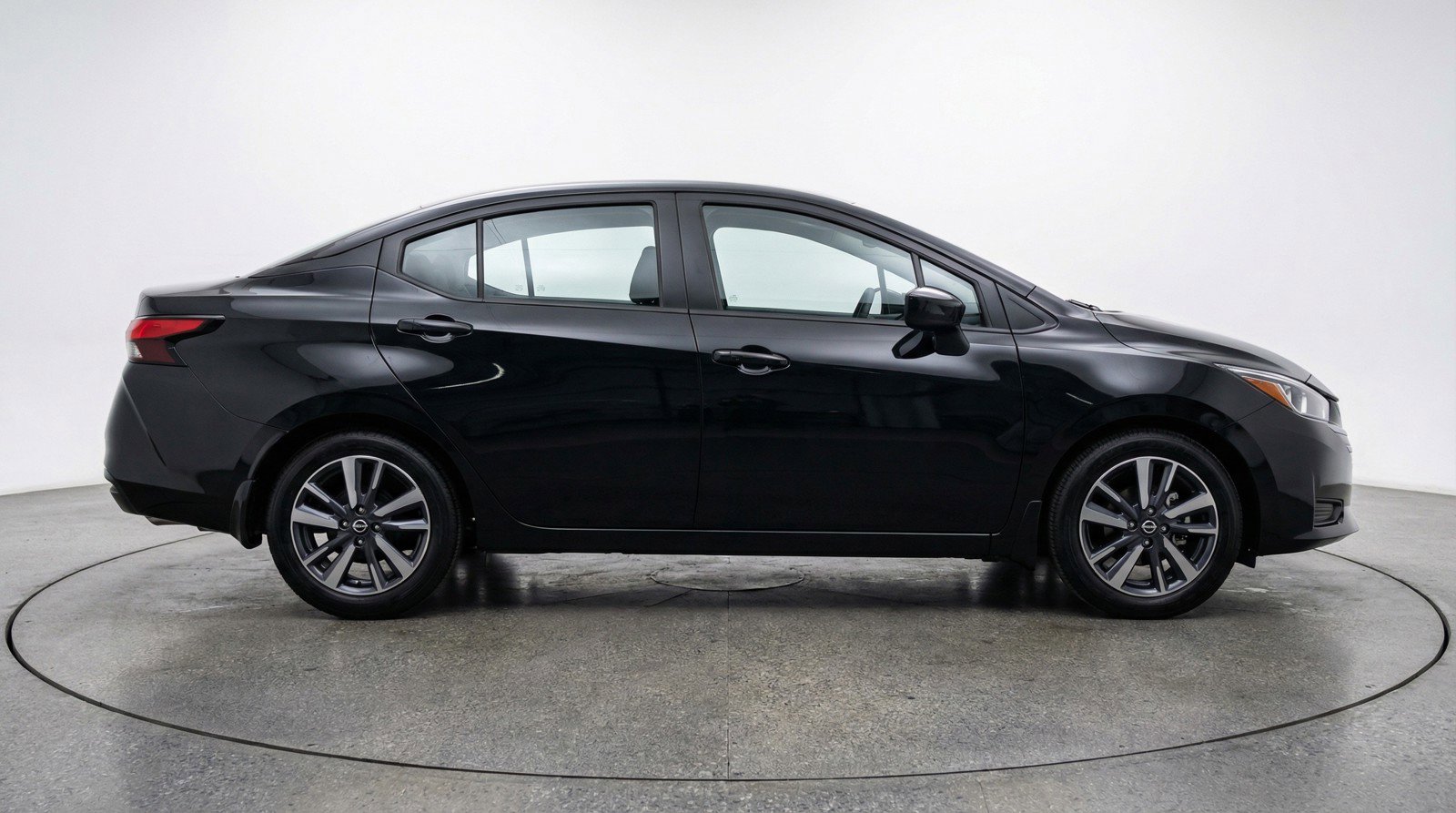 Used 2025 Nissan Versa SV image 11