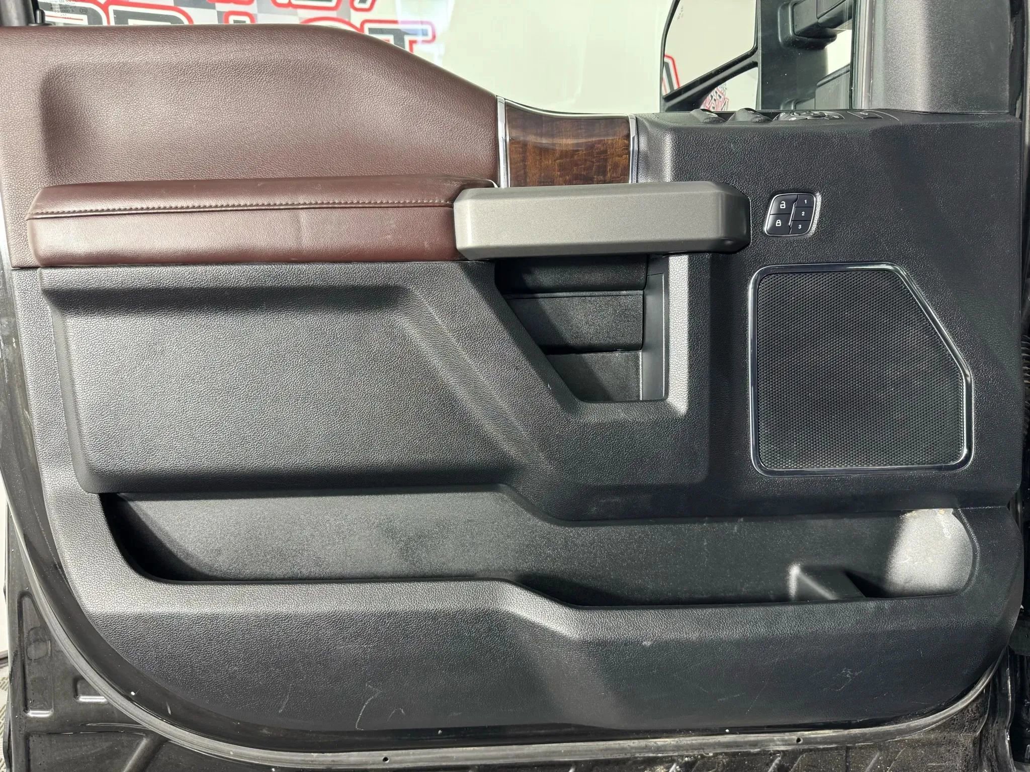 Used 2017 Ford F250 Platinum w/ Platinum Ultimate Package image 39