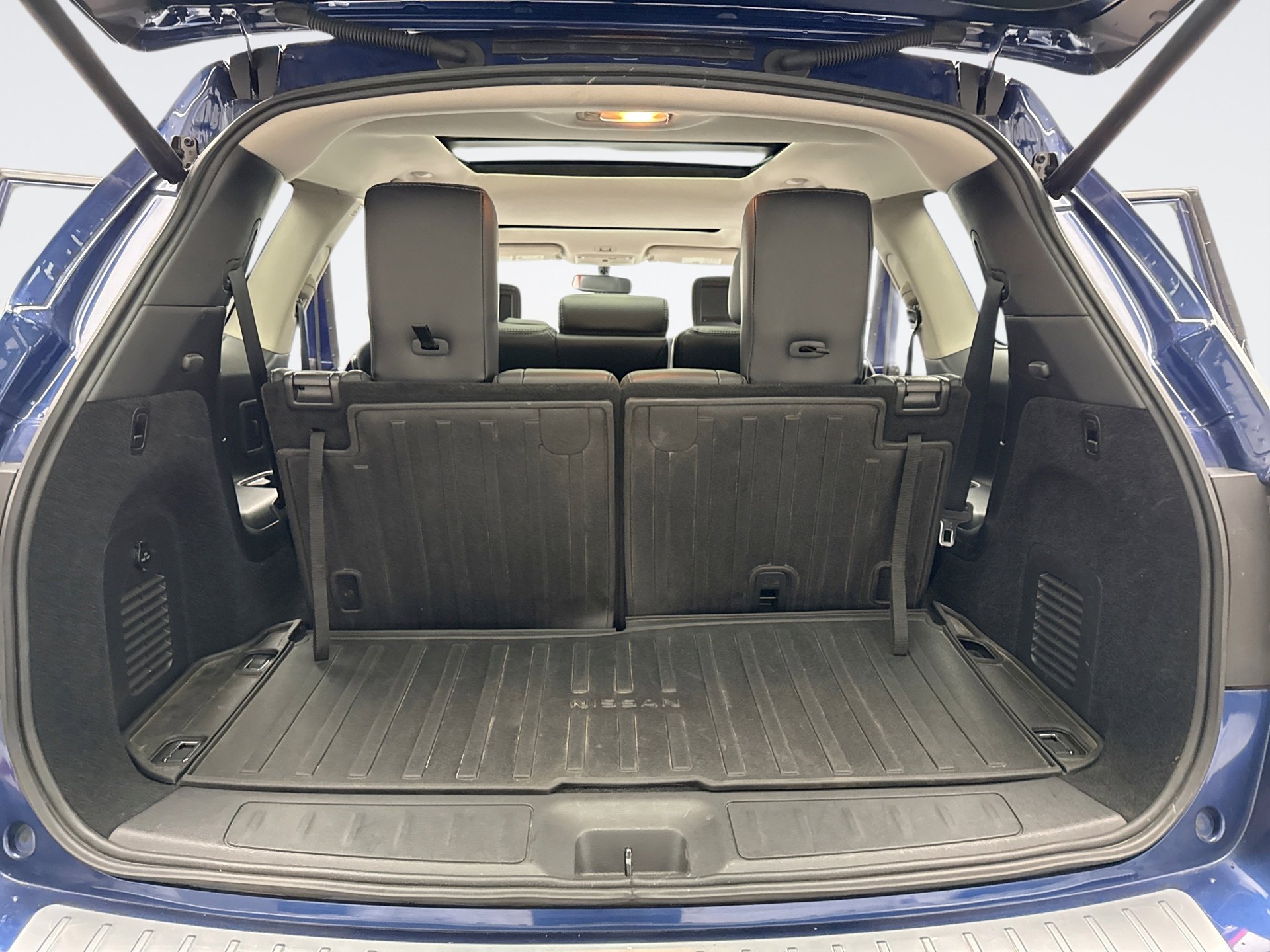 Used 2019 Nissan Pathfinder Platinum image 25