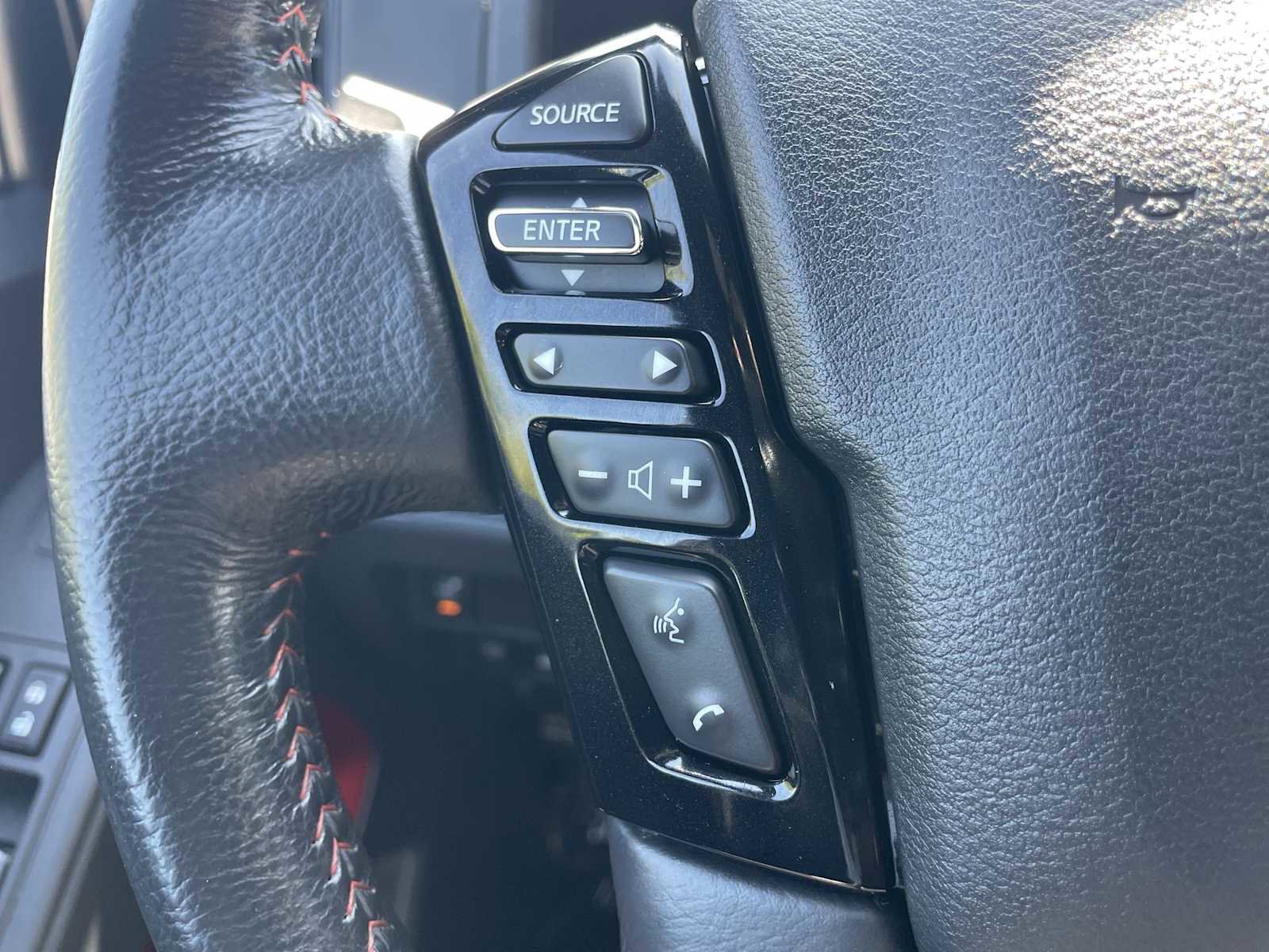 Used 2024 Nissan Frontier PRO-4X w/ Technology Package AWD/4WD image 14